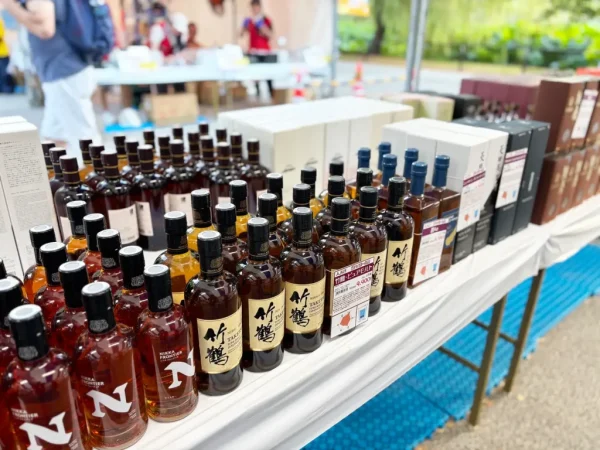 120種類以上のお酒が並ぶ。